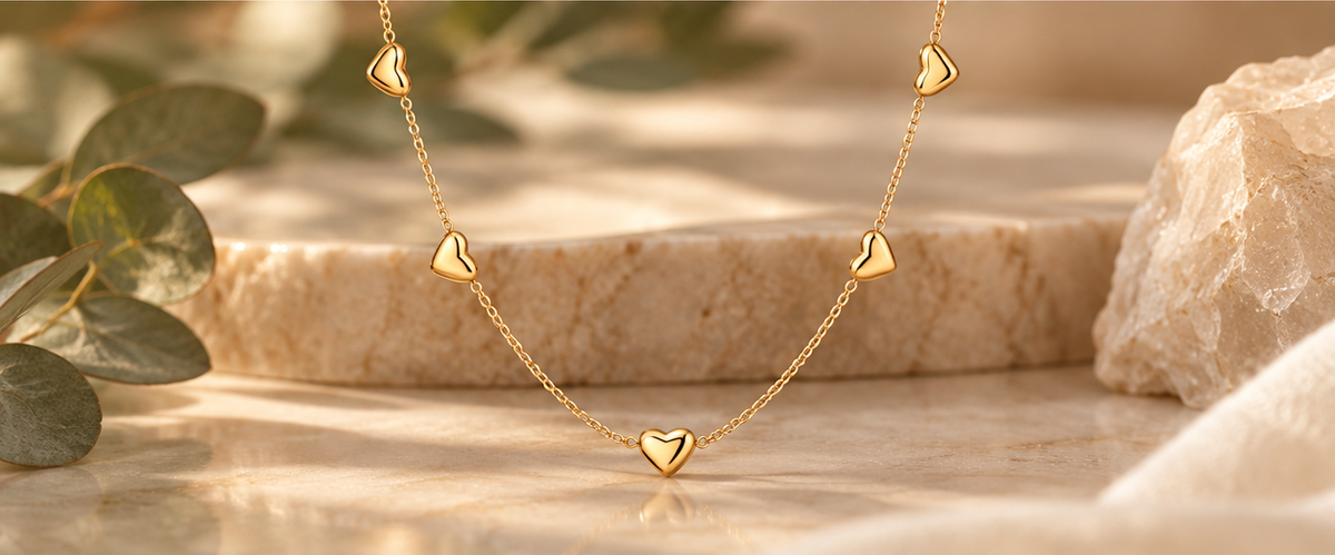 Graceful heart necklace | 18k Triple Gold Plated | Stainless Steel Center